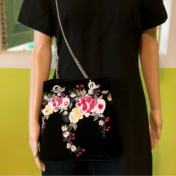 Zara Embroidered black velvet Bag - Picture 9 of 14